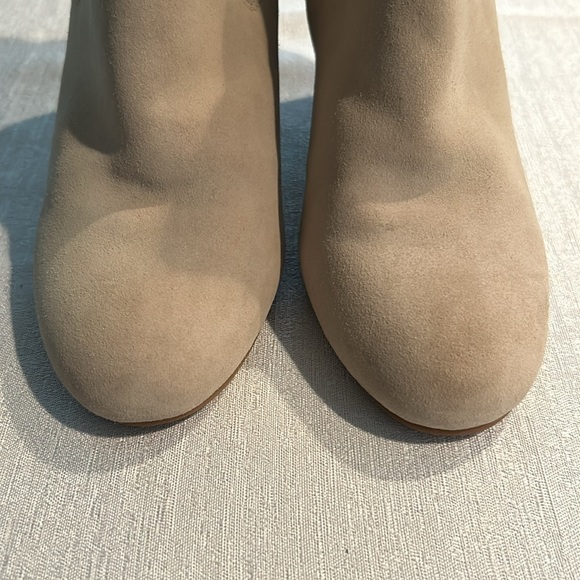 Saks Fifth Avenue Women’s Ankle Booties Cream Color W/ Fur lined inside Size 5 - Picture 7 of 16